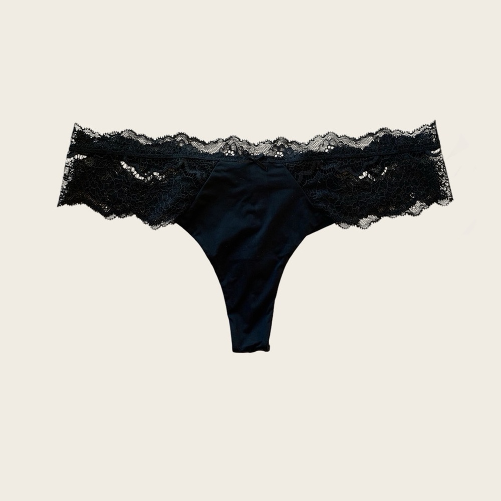 Victoria’s Secret Thong Panty Medium New